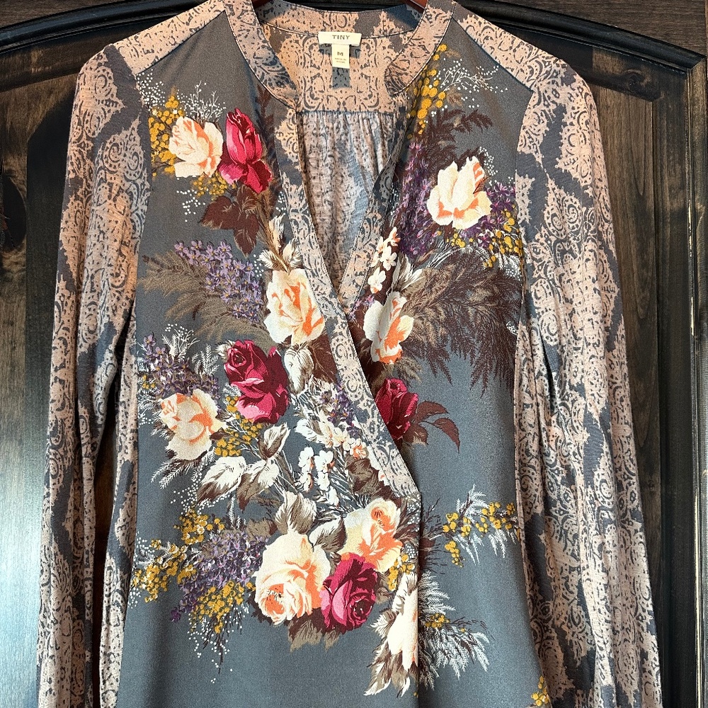 Anthropologie Tiny Jardim Floral V Long Sleeve Top